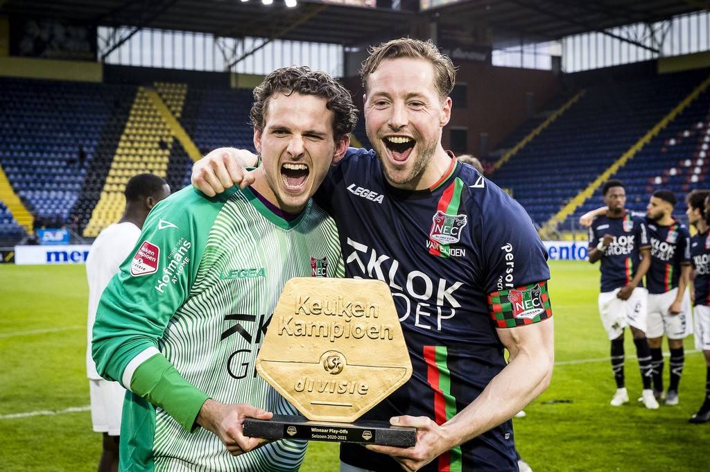 友打出更高 友打出更高