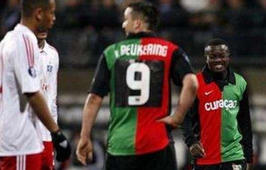 赛中屡见不 赛中屡见不