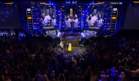 持高度投入 持高度投入